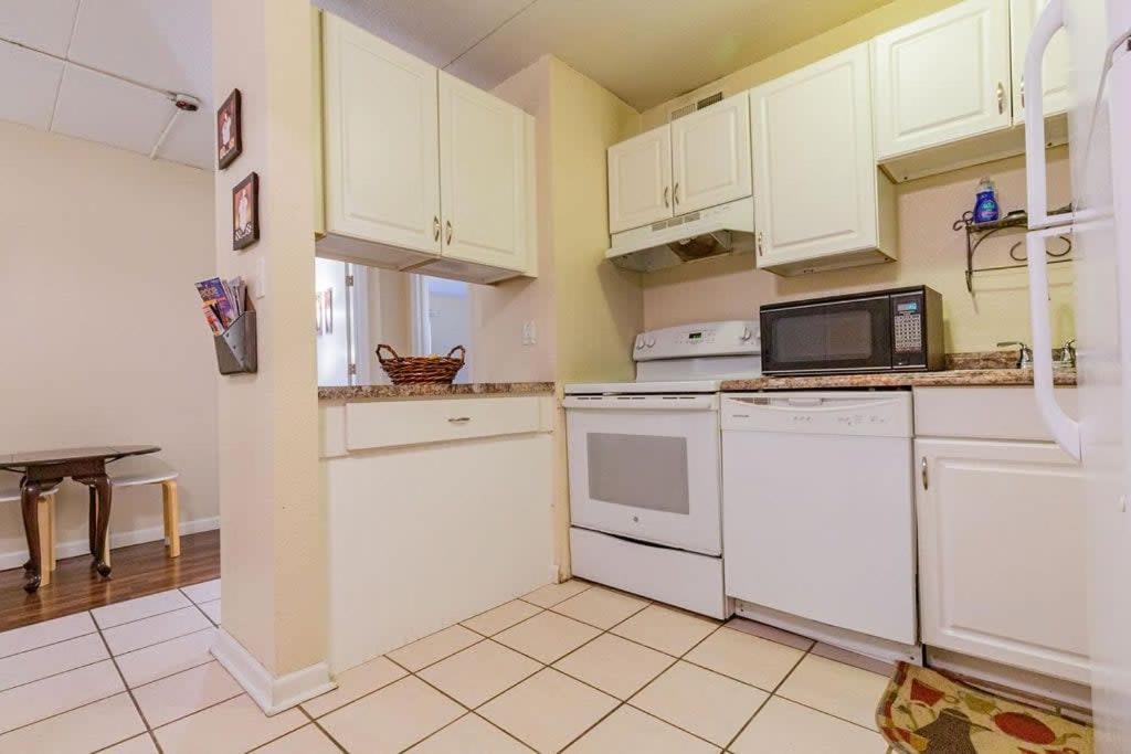 2-bed, 1-bath Near I-24, Great Location *
